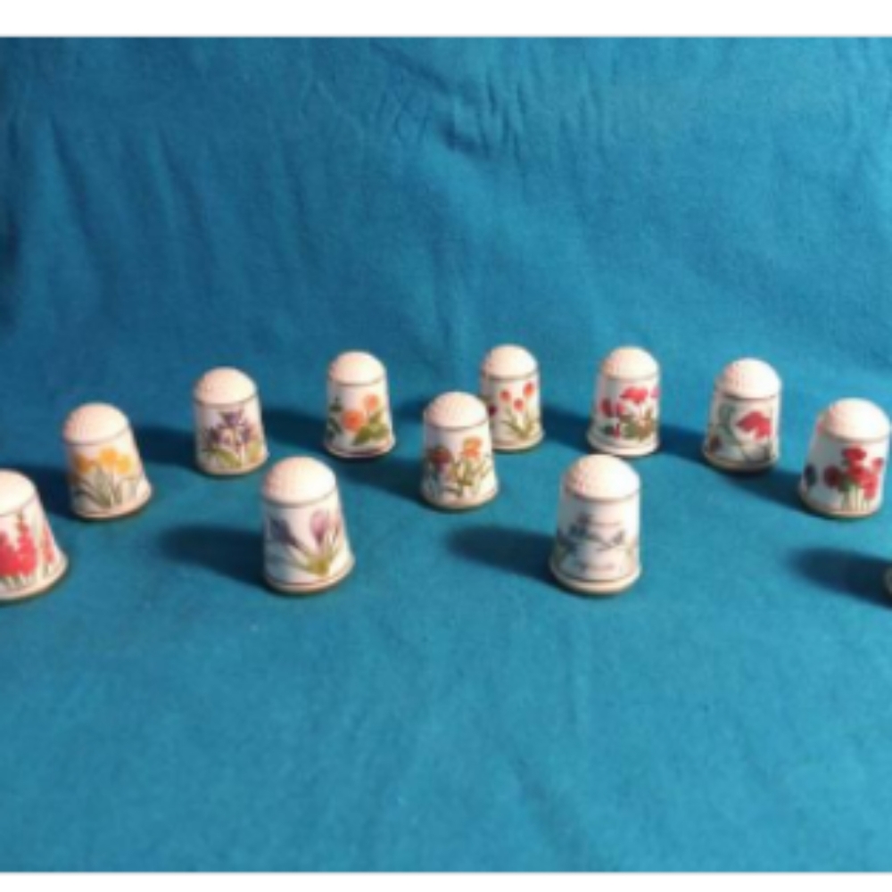 Franklin Mint flowers of Holland thimbles complete